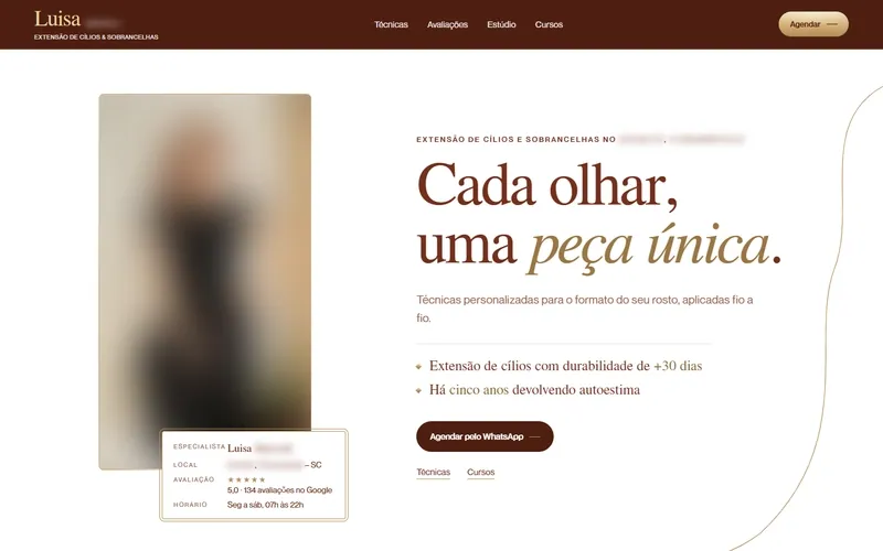 Site da Luisa no computador: a página inicial e as técnicas apresentadas em folhas que deslizam com a rolagem